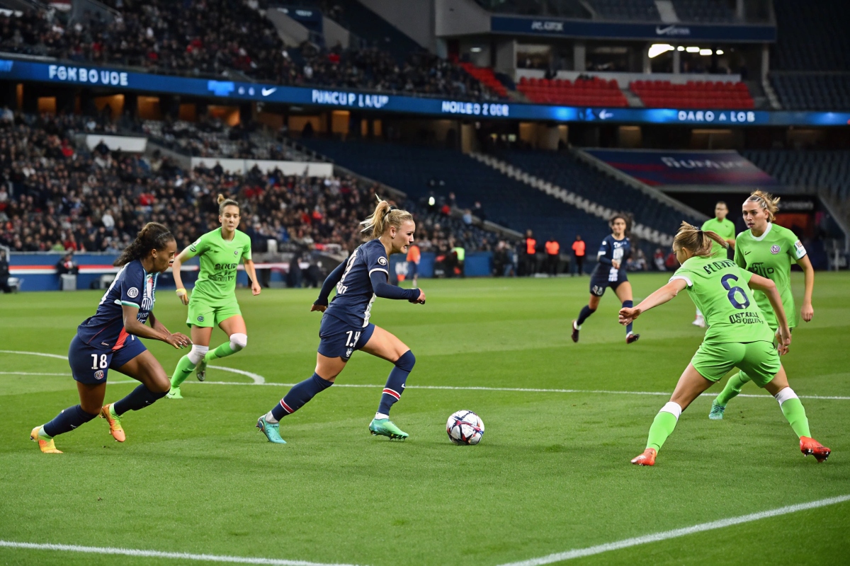 Match de football féminin entre le PSG et Wolfsburg