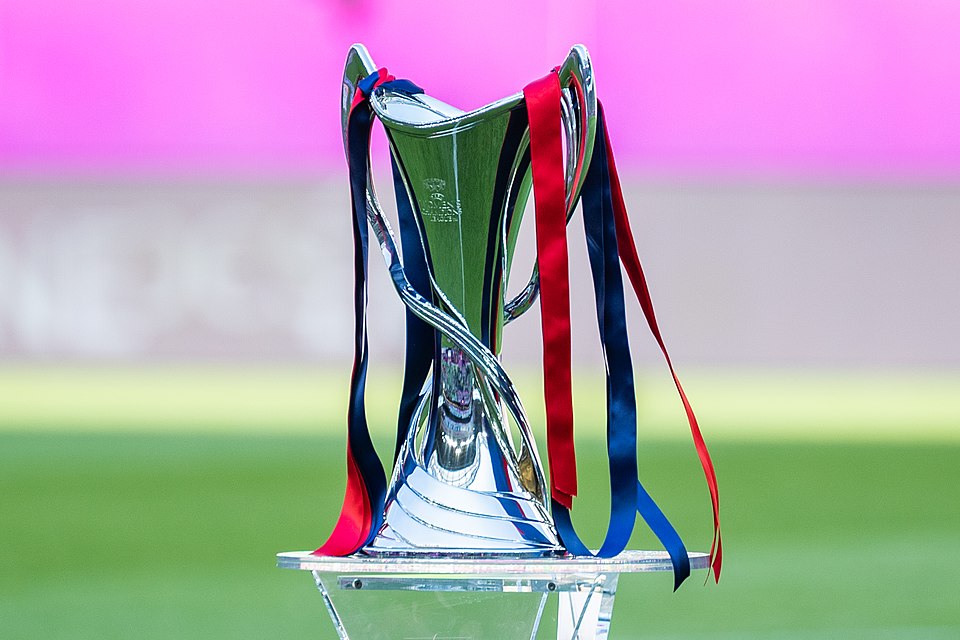 Le trophée de la Ligue des Champions féminine de football